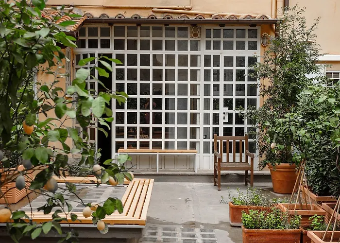 Urbana 47 Guest house *